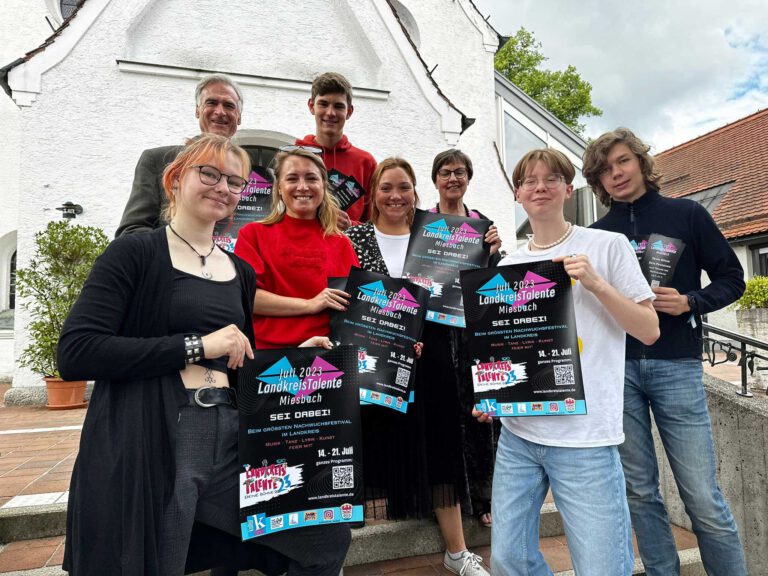 Gruppenfoto der Organisatorenteams vom Nachwuchsfestival LandkreisTalente.