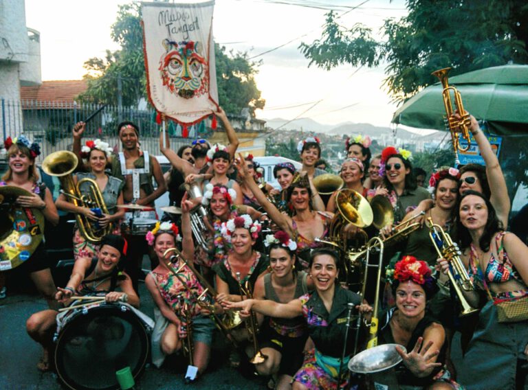 Les-Muses-Tanguent beim den KöşkAbrissFestspiele.